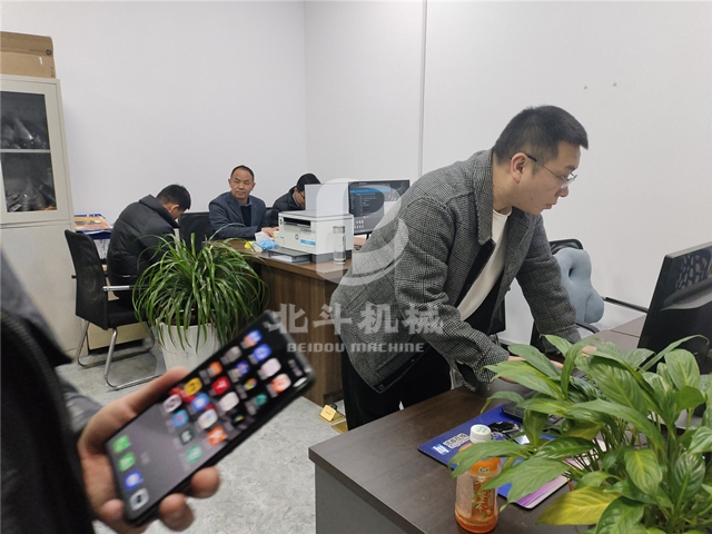 河北客戶考察酒糟炭化設備的深刻體驗